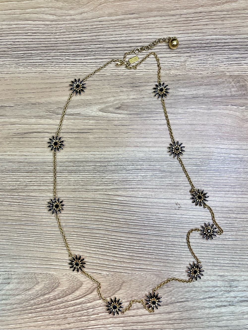 Like new Kate Spade Dazzling Daisy Gold Necklace